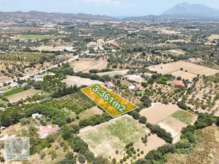 Reşadiye'de Satılık 3.361 M2 Yolu Olan Tarla