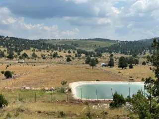 Toroslar Sadiye’de Yola Cepheli, Sulama Suyu Ve Gölet Dibinde Fırsat Tarla!