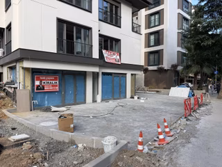 Suadiye'nin En Değerli Lokasyonu Kiralık Sıfır 300m2 Dükkan