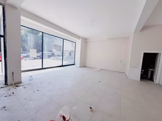 Kiralık Yeni Binada İş Yeri 65 Metrekare Cadde Üzeri 45 Bin Tl
