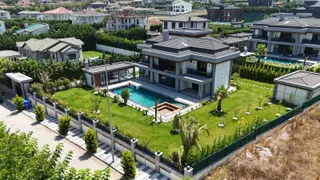 Remax Ten Tepekentte Sıfır Ultra Lüx 2000 M2 Arsa İçi 7+2 Villa