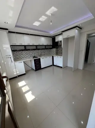 3+1 Arakat Çift Balkonlu Geniş ,ferah Yaşam Alanına Sahip Daire