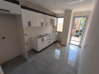 Sırasöğütler Mahallesinde Satılık 2+1 Ara Kat | Sıfır Asansörlü