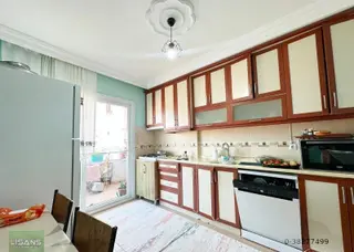 Huzurevlerinde Kapalı Mutfak 3+1 Doğalgazlı Geniş Oturumlu Fırsat Daire