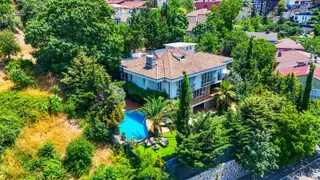 Beylerbeyi'nde Boğaz'a Yakın Nadir Bulunan Prestijli Lüks Villa