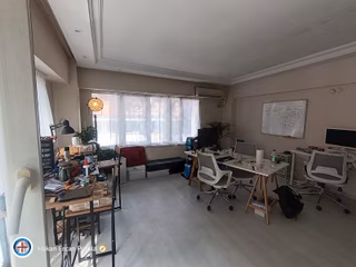 Kadıköyde Yoğurtçu Park. Komşu İşyeri Tapulu 2.kat Net 45m2 1+1