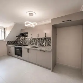 Konak Yapıdan Satılık 2+1 Düz Giriş Emsali Bahçe Katı