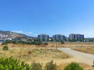 Kardeş'ten - Edremit Hamidiye'de Doğalgazlı Asansörlü Ayrı Mutfaklı Ara Kat Geniş 3+1 Eşyalı Daire