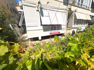 Aygül'den Akçay'da Cuma Pazarının Sokağı'nda Denize Yakın Ön Cephe Çift Balkonlu 2+1 Satılık Daire