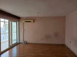 Alsancak Mahmut Esat Bozkurt Caddesinde Doğal Gazlı 2+1 90m2 6.kat