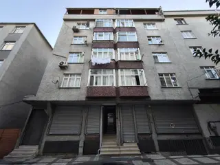 Bağcılar Yenigün Mah. Önü Açık 2+1 Metroya Yakın