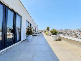 Beyoğlu - Ömer Hayyam'da - Teraslı - Manzaralı - Geniş 3+1 Daire