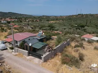 Dikili Bademlide Deniz Manzaralı Tıny Houselu 200 M² Arsa