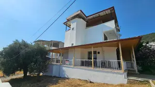 Didim Akbük’te Eşyalı Deniz Ve Doğa Manzaralı 3+1 Fırsat Villa