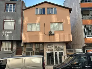 Ege Emlak'tan Çarşı İçerisinde Satılık Komple Bina