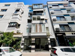 Bostanlı Merkez Arakat Kapalı Mutfak Satılık 3+1 Daire
