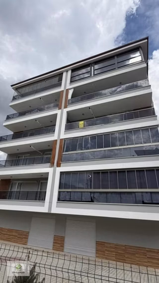 Zirve Emlak Kiralıyorr Yeni Mah 3.kat 2+1 120 M2 Kombili Daire
