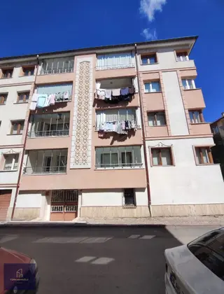 Ece Mah.sivas Lisesi Karşısında Kiralık 3+1 Daire