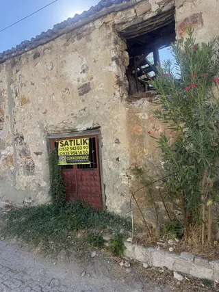 Çokkorkmazdan Ayvalık Merkezde Satılık İmarlı Avlulu Arsa
