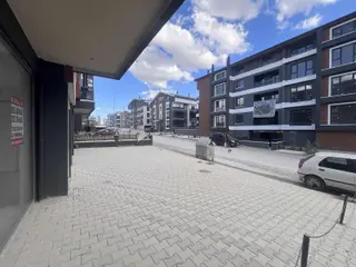 Alaçatı'dan İncek'te Kiralık Dükkan