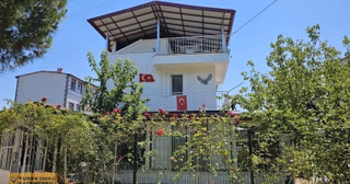 Dikili Salihleraltı Töyko Sitesinde Önü Açık 3+1 Satılık Villa