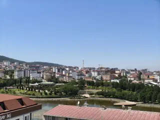Sultanbeyli'de Gölet Manzaralı Satılık 4+1 Üst Dublex Daire