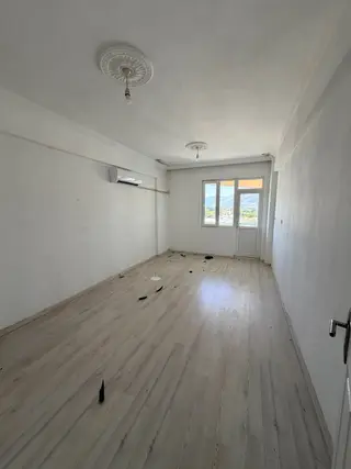 Döşemealti Yeni̇köy Merkezde Tadi̇latli Satilik 2+1 Dai̇re