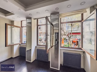 R-one Beyoğlu İstiklal'e Yakın Cadde Üzeri 1+1 Satılık Daire-eng