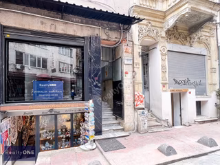 R-one Beyoğlu Galata'da Süper Konumda 100m2 Kiralık Dükkan-eng