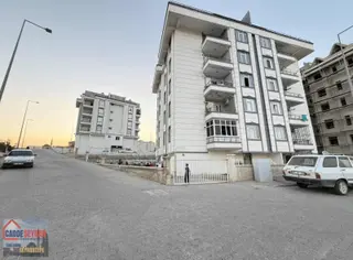 Cadde Seyrandan Kiralık 2+1 Ara Kat