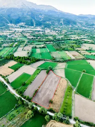 Ağlasun Yaylasında 4800m2 Sulak Fırsat Arazi