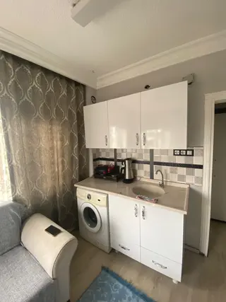 Adana Seyhan Baraj Yolunda Hasan Usta Karşısında Geniş Oturumlu Balkonlu Kiralık 1+1 Eşyalı Daire