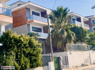 Çetin Emeçte Deniz Manzaralı, Bahçeli Kiralık Villa