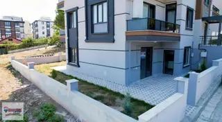 Çiftlikköy Bayraktepe'de Satılık 3+1 Bahçe Katı