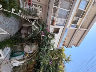 Akçay Kordonun 1 Arka Sokağında Merkezi 2 + 1 Ayrı Mutfak