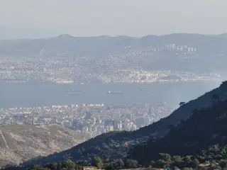 Yamanlarda Deniz Manzaralı Elektrik Dibinde Satılık Bahçe Düzlük