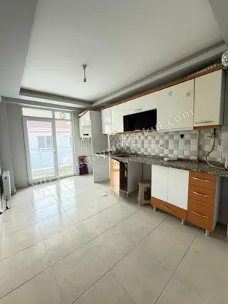 Sütlüce Mahallesi'nde 2+1 Kapalı Mutfaklı Kiralık Daire