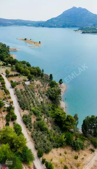Kozan Divan Emlak'tan Baraj Manzaralı 1 Dönüm Villalık Arsa - 1
