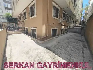 Serkan Gayrimenkulden Bahçelievler Yenibosna Çakmak Durağında 12 Yıllık Bahçe Katı