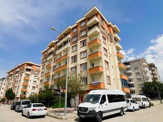 Van Yapı Emlak'tan Satılık 1+1 Eşyalı Daire Balkonlu Gb Cepheli