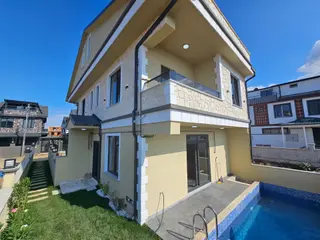 Deniz'den 4+1 Ön Cehphe,müstakil Havuzlu Villa
