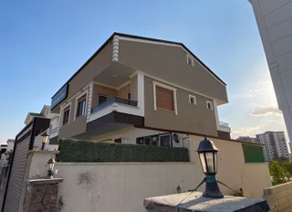 Şehirgösterende Merkezi Konumda Cadde Üstü Fırsat Satılık Villa