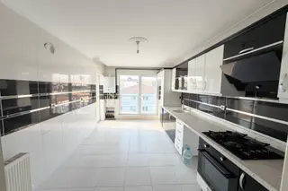 Kanuni Mahallesi’nde Katta Yapılı Ebeveyn Banyolu 4+1 Daire!