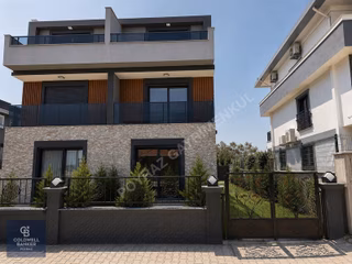 Coldwell Banker Poyrazdan Mithatpaşada Satılık Lüks 4+1 Villa