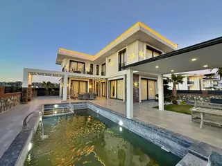 Didim'de 500 M² Eşyalı 4+1 Tam Müstakil Villa