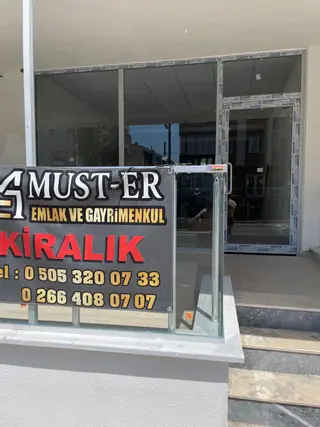 Beyoğlu Caddesi Üzerinde Yenilenmiş Dükkân