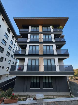 Çengelköy'de Modern Mimarili, Balkonlu Ve Otoparklı Sıfır 2+1