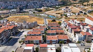 Kuvai Milliye Mah. Mevlana Sitesi'nde Natamam 5+1 Tripleks Villa