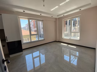 Estorıa'dan Büyük Park Yakını İskanlı Balkonlu Satılık 1+1 Daire