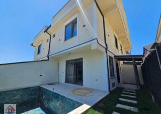Deniz'den 3+1 Merkezi Konumda, Bahçeli Satılık Villa
